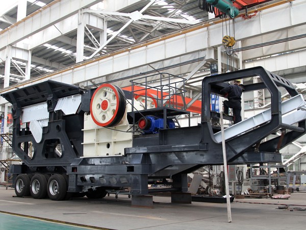 一小時100噸的移動石子破碎機多少錢？環(huán)保能過嗎？