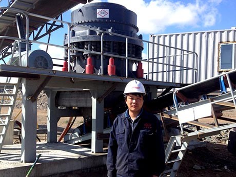 客戶：小型破石機設備多少錢一臺？處理石灰石用