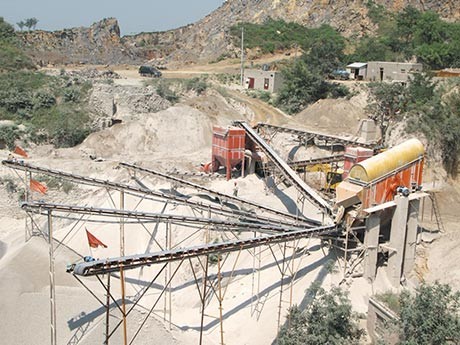 一小時(shí)5-10噸的半自動砸石機(jī)多少錢？有沒有現(xiàn)場圖片或者視頻參考？