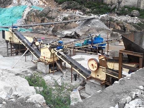 一套石料設(shè)備都包含哪些，建一條日產(chǎn)一萬(wàn)噸石料廠生產(chǎn)線要多少錢(qián)