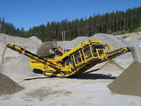 可隨時轉(zhuǎn)場的移動制砂機(jī)多少錢一臺？有沒有現(xiàn)場視頻？