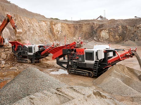 20-60cm的膨潤(rùn)土制成0.5-5mm的顆粒粉末用什么機(jī)器加工，一小時(shí)20噸就行！