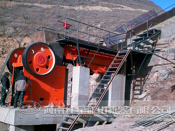 黑鎢礦碎石機生產(chǎn)現(xiàn)場