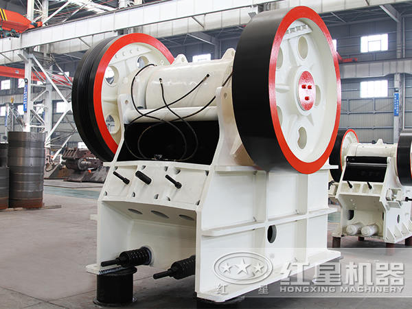 石英礦破碎機(jī)（顎式破碎機(jī)）