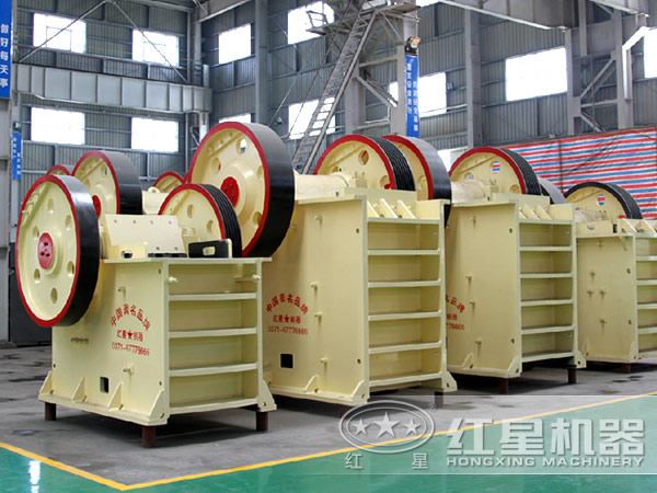 各大型號(hào)的顎式破碎機(jī)