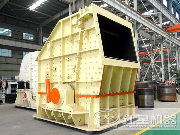 Pf1214反擊式破碎機側(cè)面圖