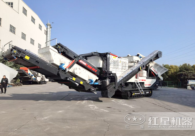 這款是移動(dòng)制砂機(jī)，產(chǎn)量表85-650噸/時(shí)