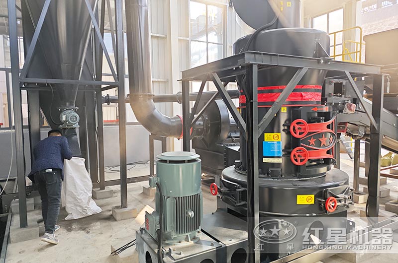 礦石磨粉機(jī)工作現(xiàn)場(chǎng)圖片