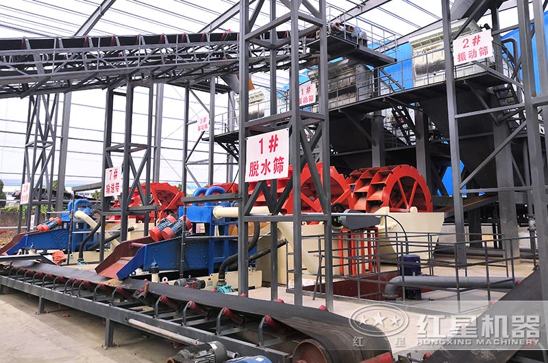 砂石場(chǎng)配置多臺(tái)輪斗洗砂機(jī)