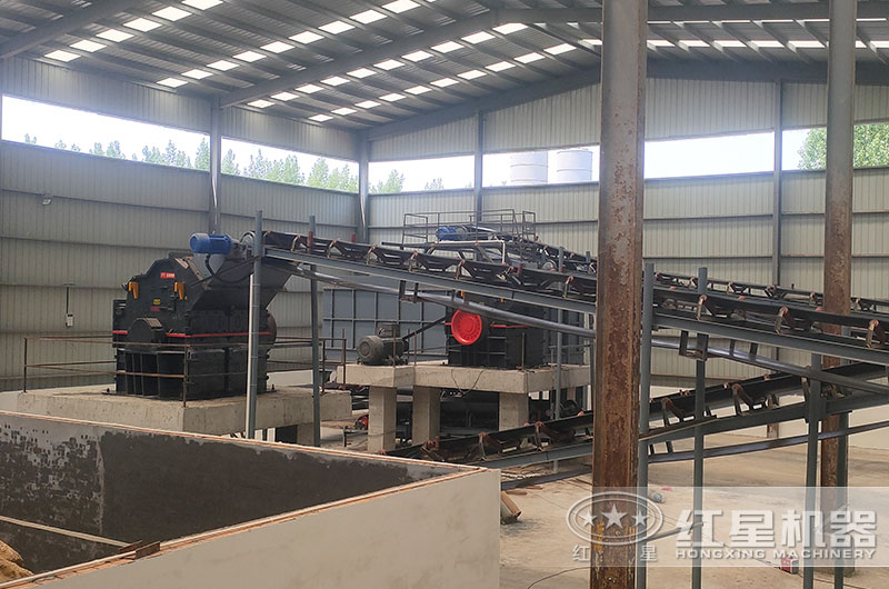 細(xì)碎機(jī)工作現(xiàn)場(chǎng)圖片