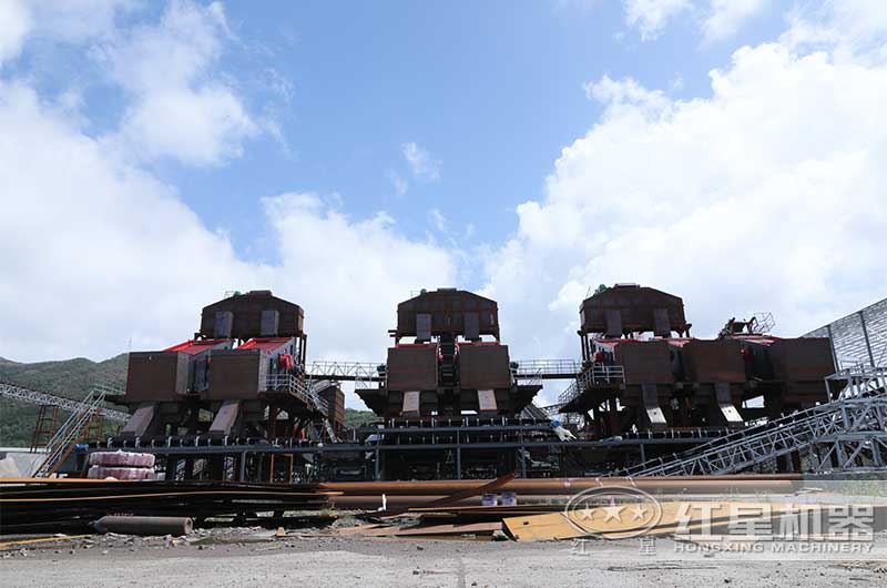 現(xiàn)場近處拍攝振動篩