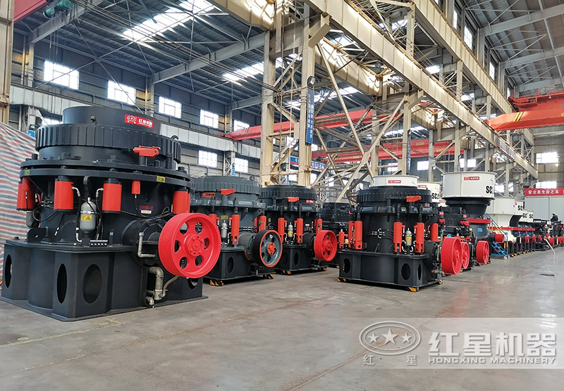 多款圓錐破碎機(jī)車間展示，不同類型價(jià)格不等