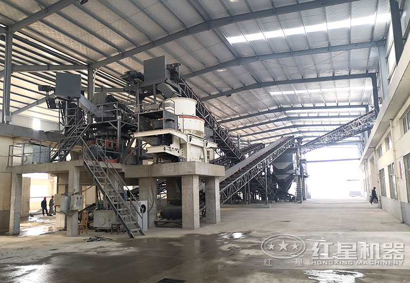 時(shí)產(chǎn)量300噸鵝卵石制砂生產(chǎn)現(xiàn)場(chǎng)，比客戶預(yù)期節(jié)省5萬(wàn)元