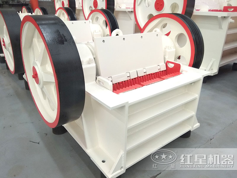 小型石子破碎機(jī)能打多少石料，一套多少錢(qián)？附碎石視頻