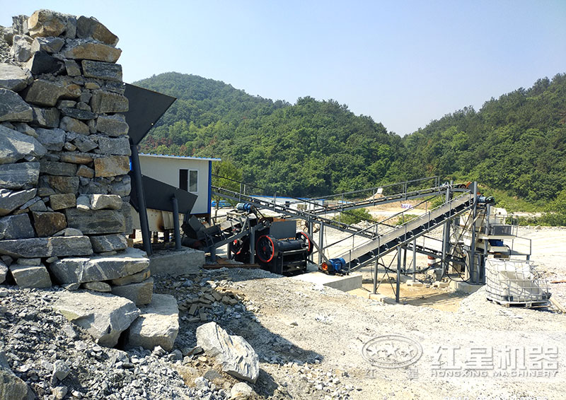 碎石加工設(shè)備制砂生產(chǎn)線現(xiàn)場