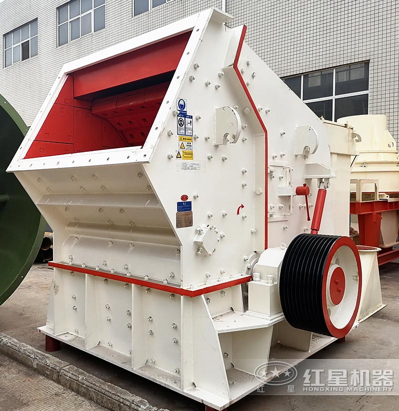 大型反擊式石子破碎機(jī)設(shè)備圖片
