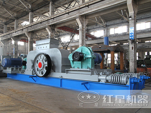 大型對(duì)輥式破碎機(jī)實(shí)拍