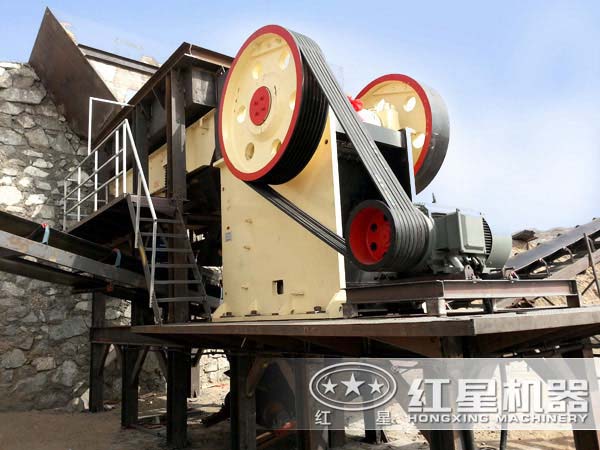 顎式破碎機(jī)現(xiàn)場(chǎng)圖