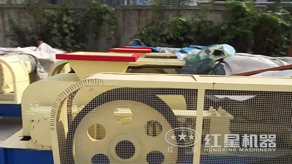 對(duì)輥破碎機(jī)細(xì)節(jié)實(shí)拍圖