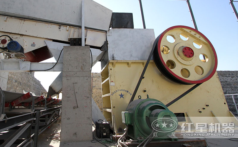 顎式破碎機(jī)現(xiàn)場(chǎng)實(shí)拍