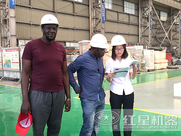 客戶破碎機廠區(qū)參觀