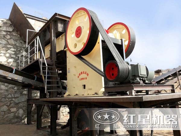 煤矸石破碎機現(xiàn)場實拍