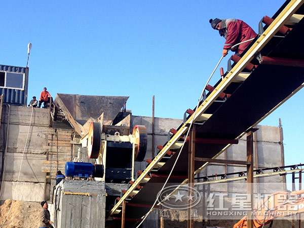 白云石破碎機(jī)現(xiàn)場(chǎng)實(shí)拍