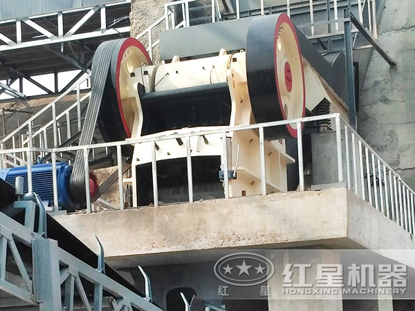 鄂式破石機(jī)現(xiàn)場實拍