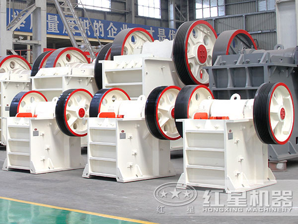 多種型號(hào)顎式破碎機(jī)