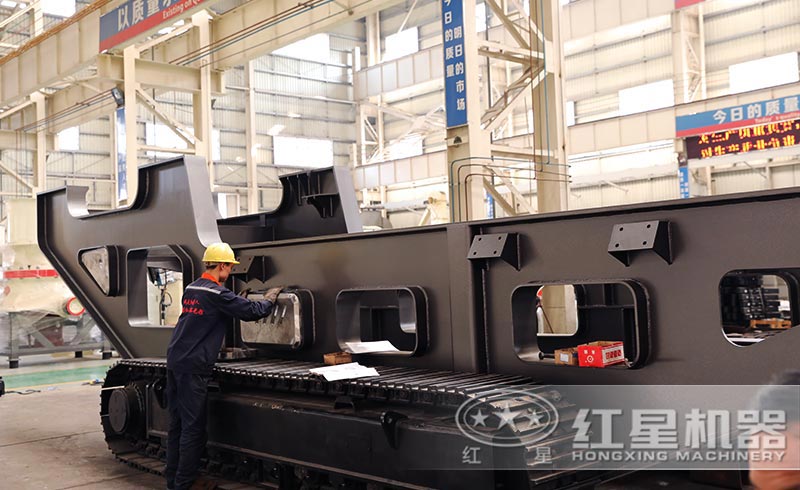 履帶行駛更穩(wěn)當(dāng)