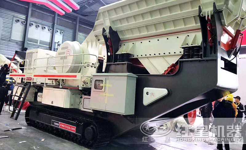 履帶式移動(dòng)破碎篩分站