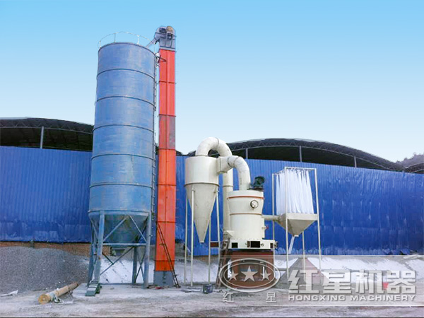 雷蒙磨粉機現(xiàn)場