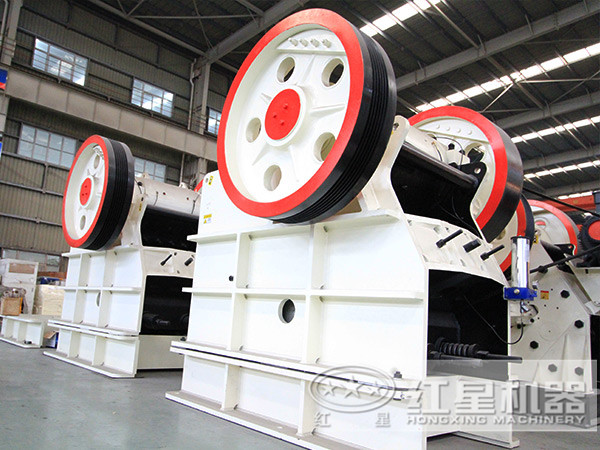 顎式破碎機生產(chǎn)車間