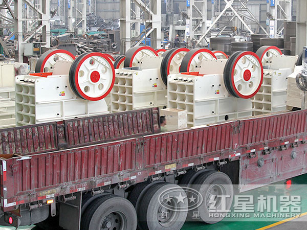 鄂式碎石機(jī)車間實(shí)拍