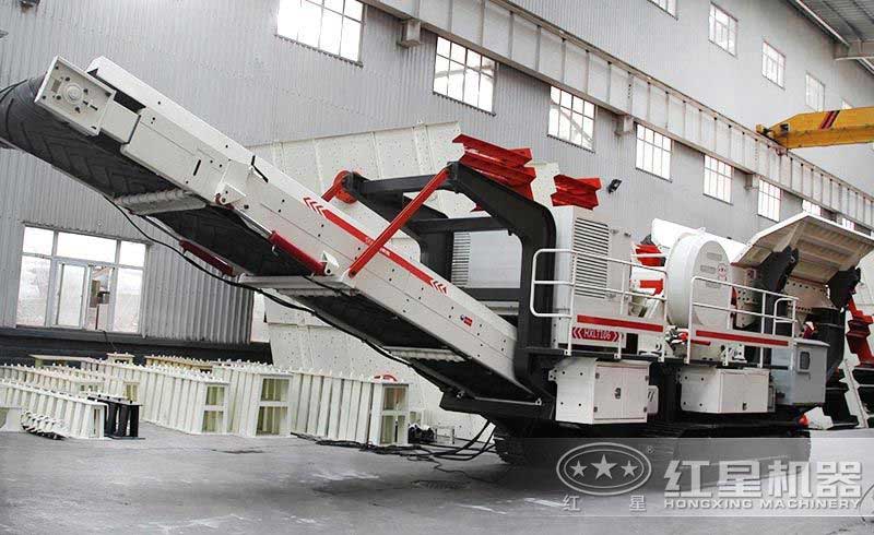 移動(dòng)履帶碎石機(jī)械設(shè)備車(chē)間高清實(shí)拍