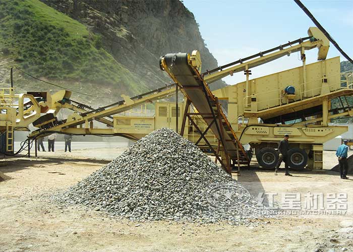 移動鄂式破石機現(xiàn)場實拍