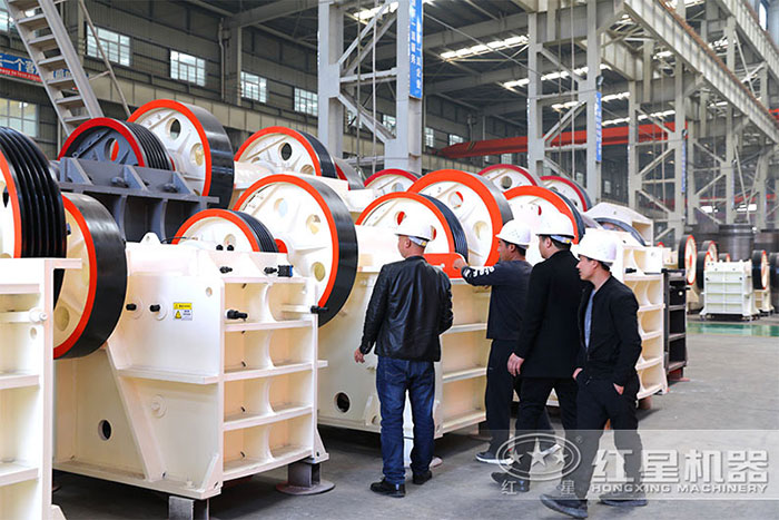 碎石破碎機(jī)客戶參觀現(xiàn)場