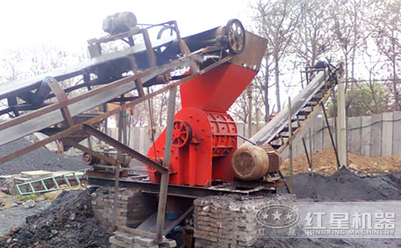 雙級(jí)破碎機(jī)現(xiàn)場