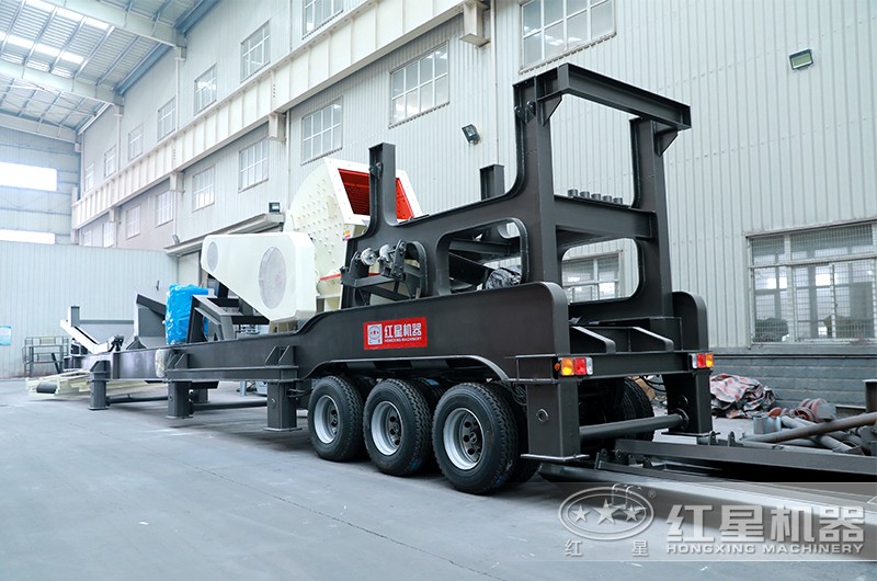 簡單的移動(dòng)錘式破碎機(jī)