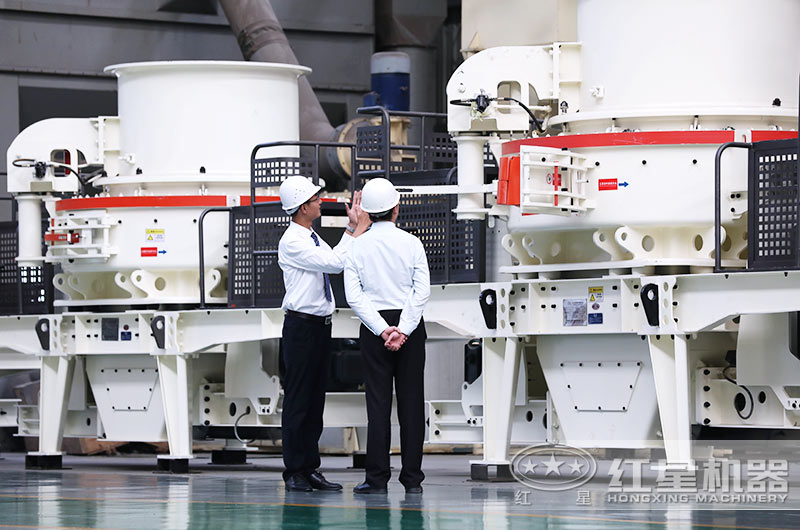 客戶(hù)來(lái)訪紅星制砂機(jī)車(chē)間參觀