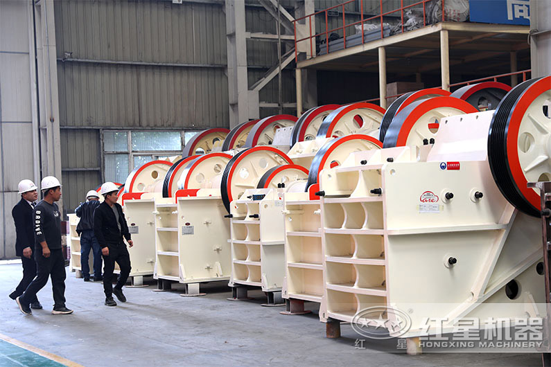大型顎式破碎機也多個型號滿足時產(chǎn)200噸要求