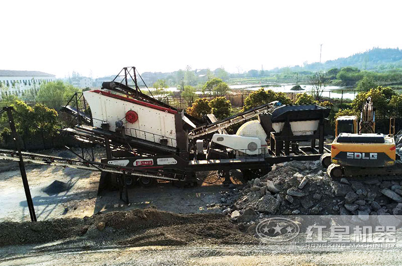 移動錘式破碎機現(xiàn)場