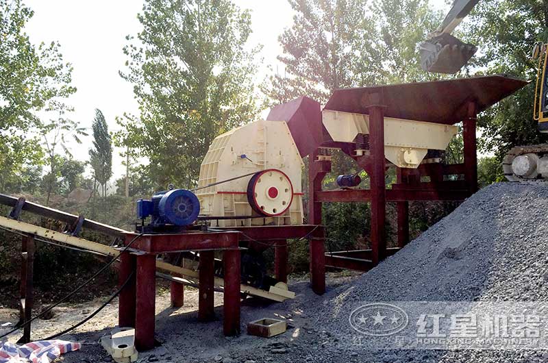 重錘式破碎機(jī)現(xiàn)場