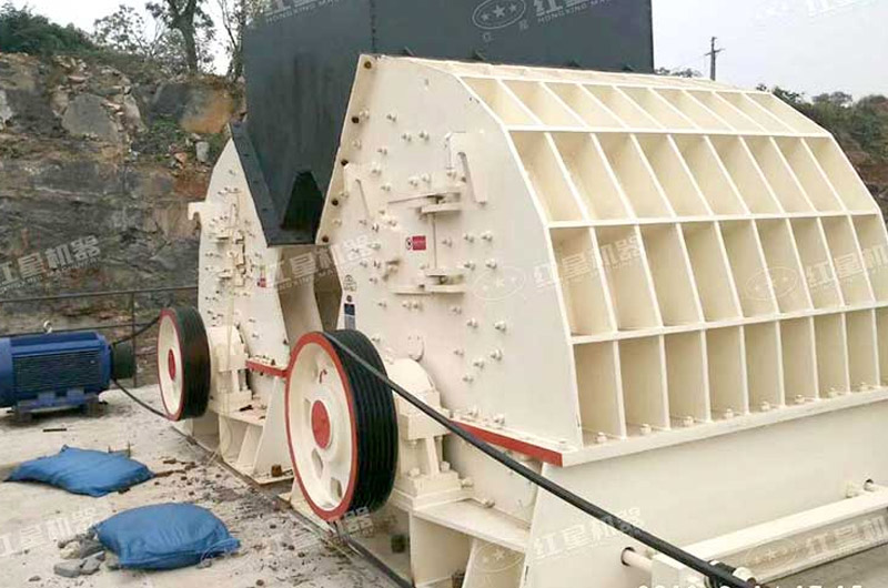 錘式破碎機安裝現(xiàn)場