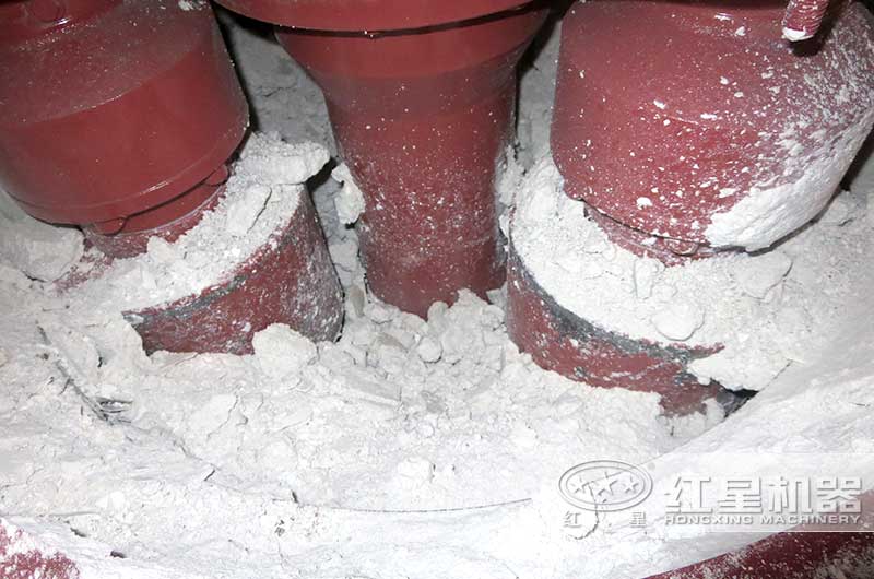 紅星雷蒙磨粉機(jī)部件采用優(yōu)質(zhì)耐材制作