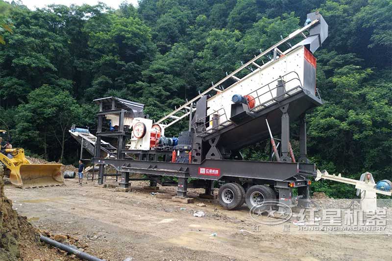搭載顎破+圓錐破的四合一小型移動破碎機(jī)