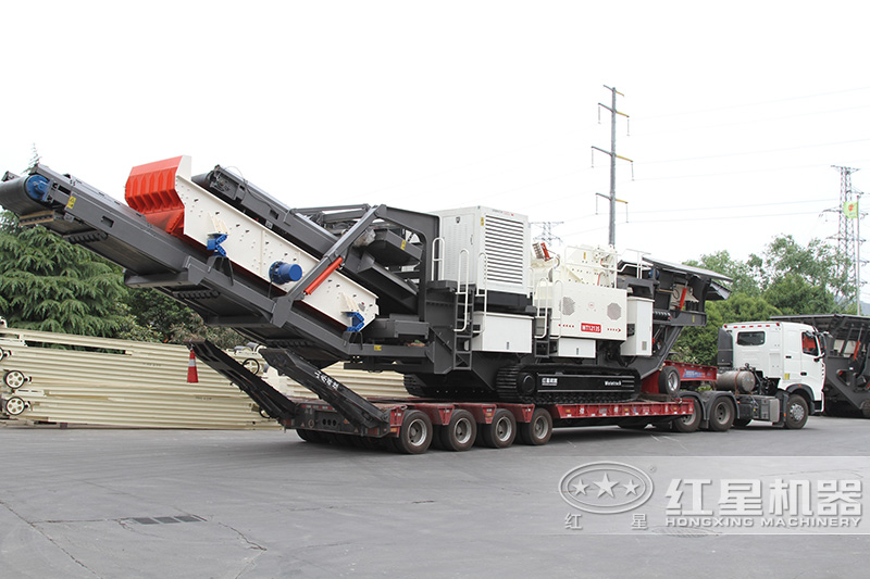 紅星機器生產(chǎn)的履帶移動制砂機發(fā)貨