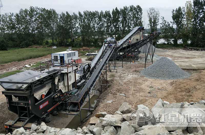 移動(dòng)破碎機(jī)現(xiàn)場