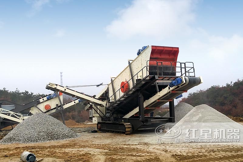 履帶式移動破碎生產(chǎn)現(xiàn)場