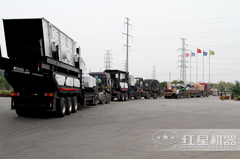 紅星生產(chǎn)的小型移動(dòng)石子粉碎機(jī)發(fā)貨